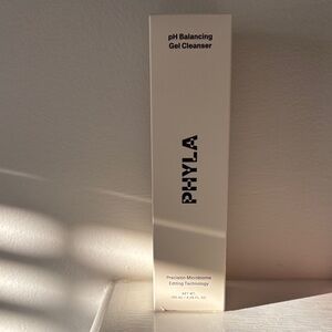 Phyla pH Balancing Gel Cleanser 120mL
